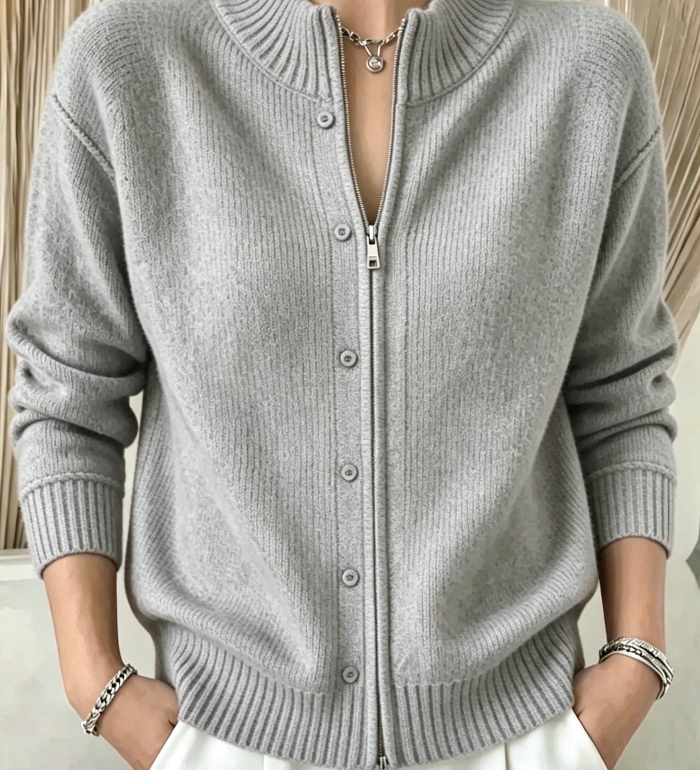 Women's zip-up crew-neck sweater - Soft and practical