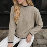 Minimalist solid-colour women’s knit sweater – Soft and timeless