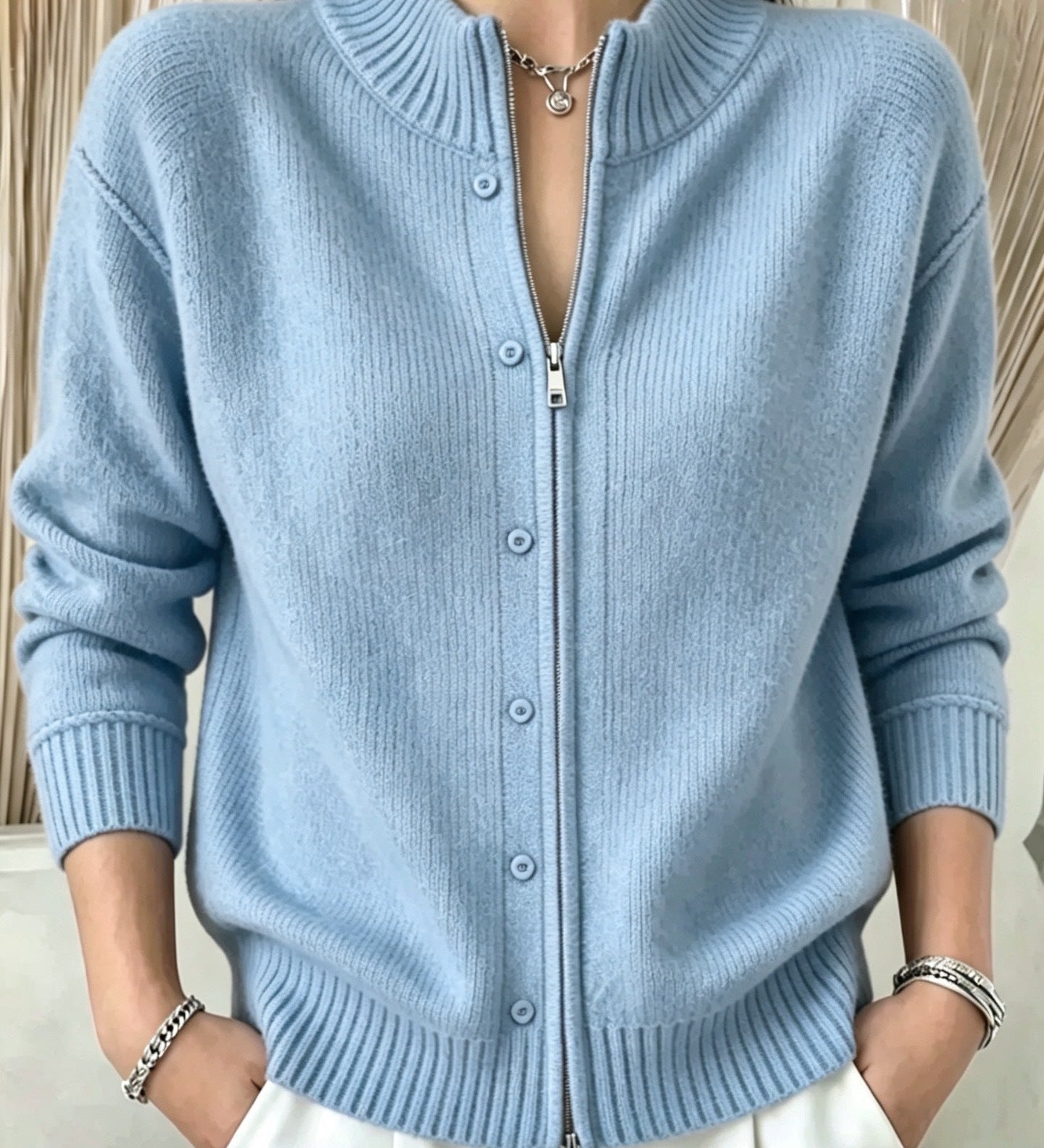 Women's zip-up crew-neck sweater - Soft and practical
