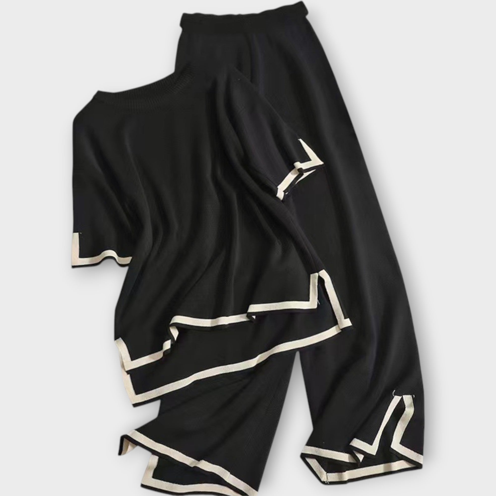 Nala | Short-Sleeved Knitted Set with a Loose Fit