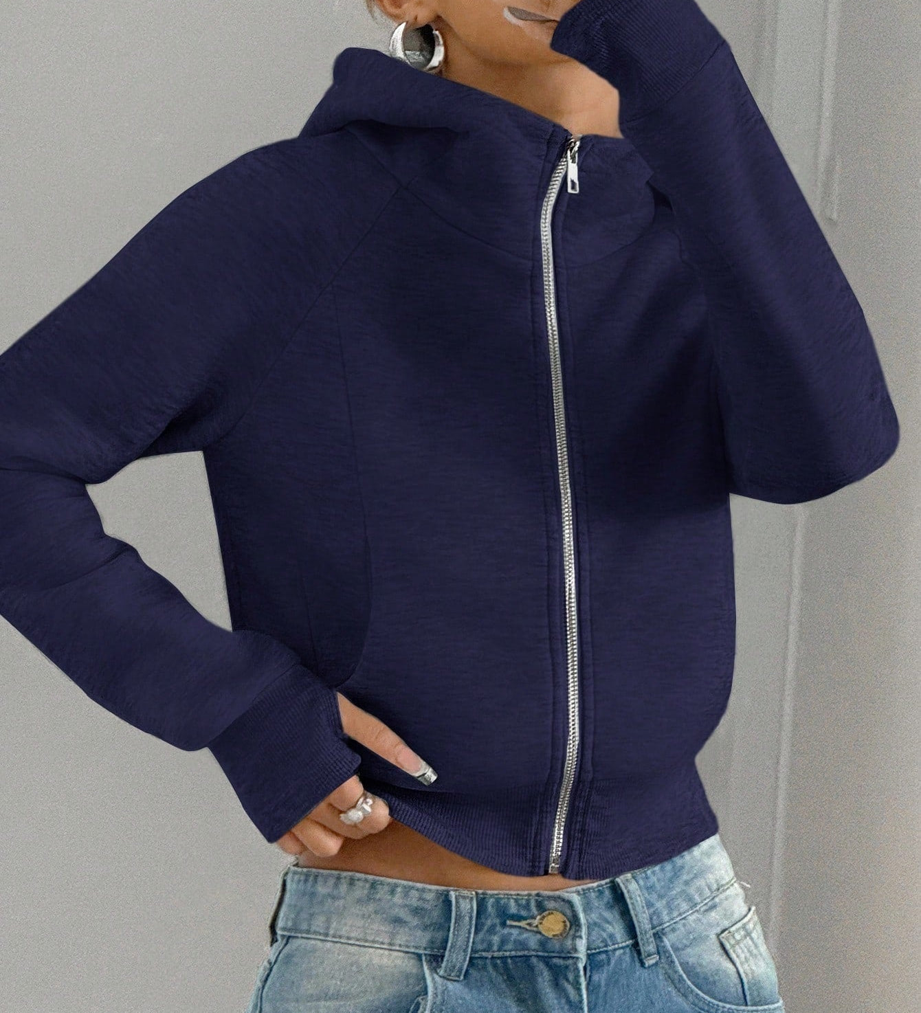 Plain women's hooded sweatshirt - Casual and comfortable