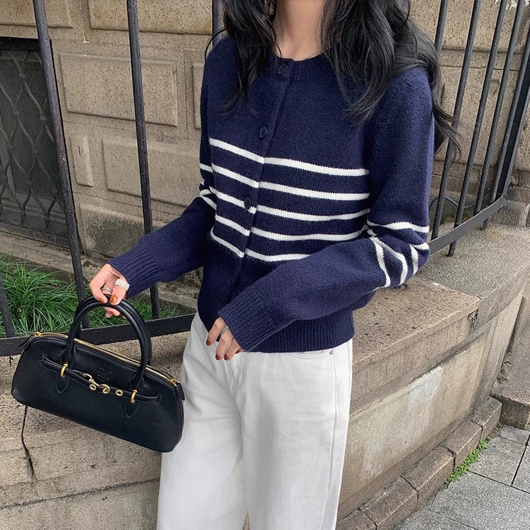 Women's Striped Knit Cardigan with Round Neck – A Comfortable and Casual Style for Everyday Wear