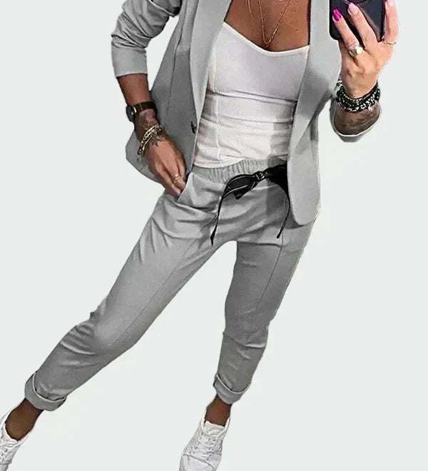 Leia | Discreetly elegant two-piece suit set