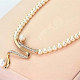 Necklace and earrings set with natural pearls