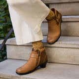 Emma | Timeless elegance in warm chestnut brown