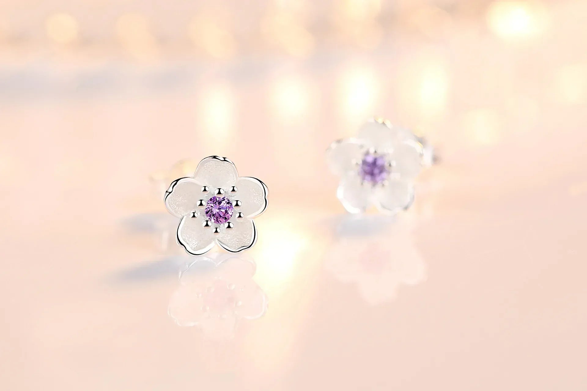 Flower-shaped button earrings with zirconia