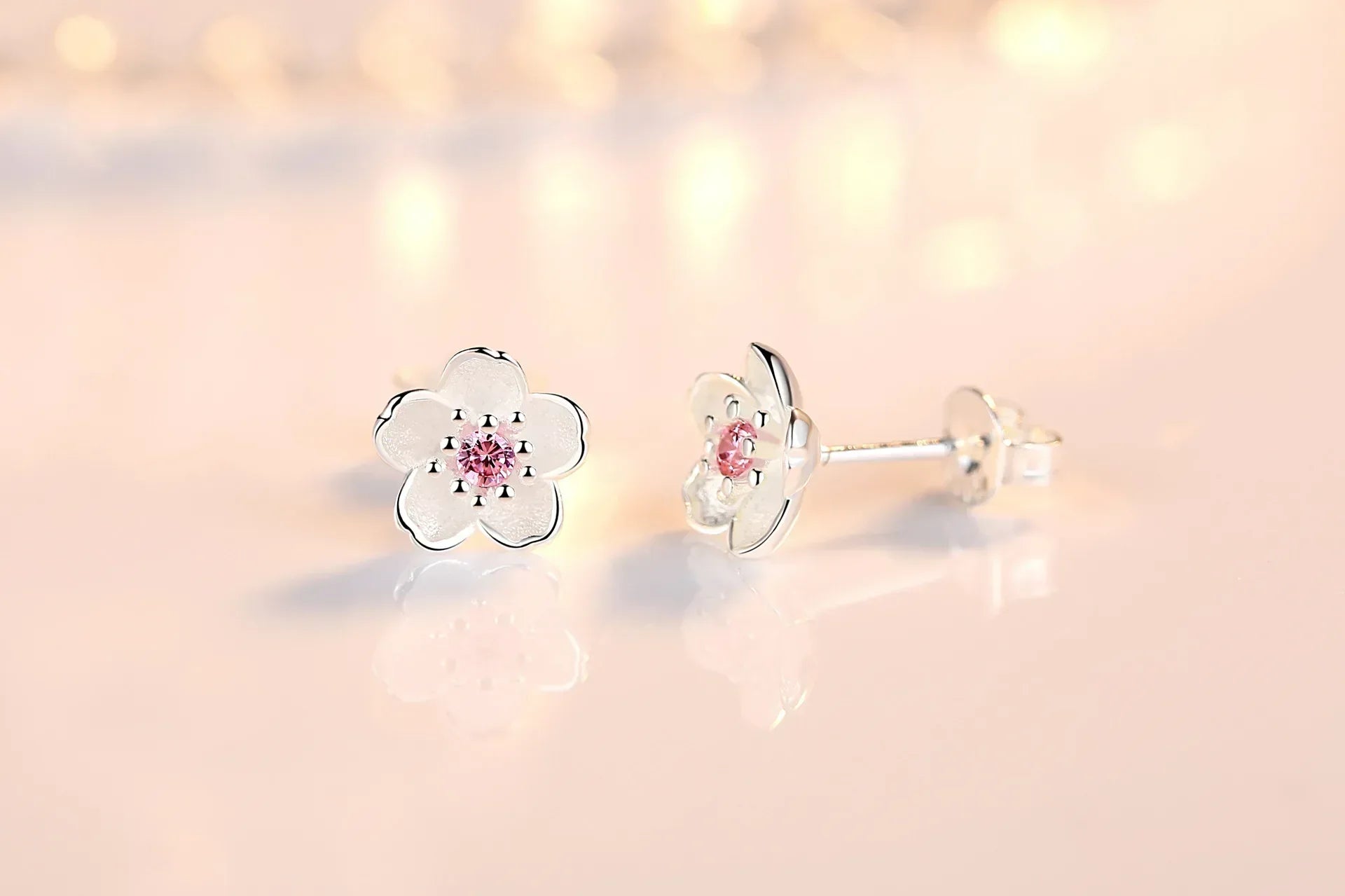 Flower-shaped button earrings with zirconia