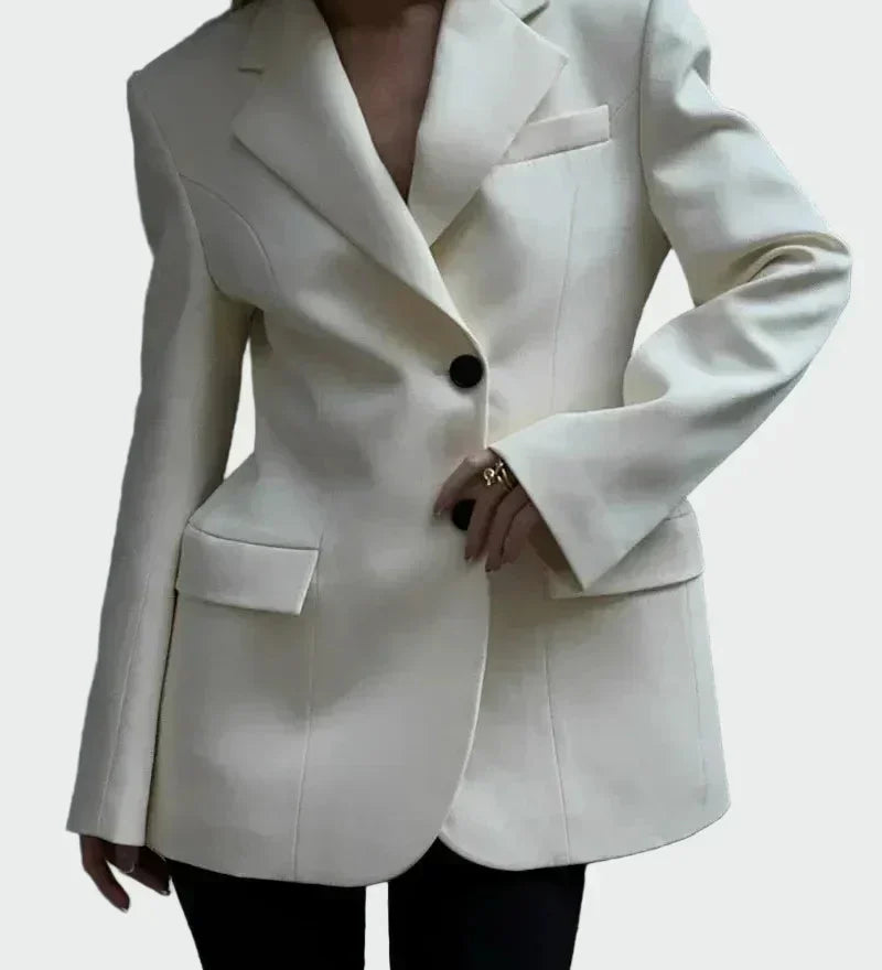 Hanna | Jacket with a striking silhouette and buttons