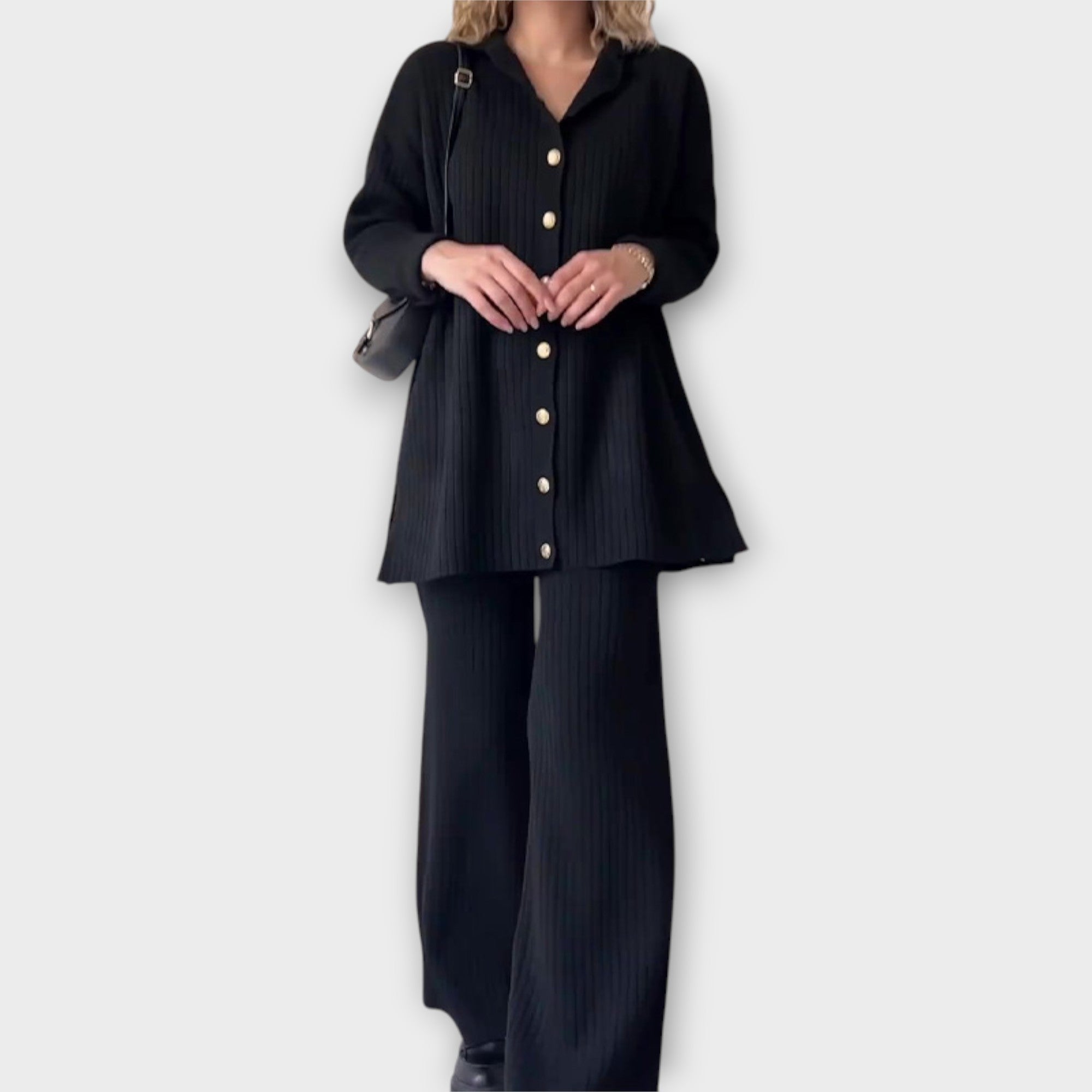 Elisa | A set of stylish details with an elegant line