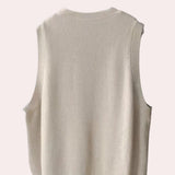 Women's sleeveless jumper with a round neck - Simple and versatile