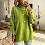 Loose-fitting women's turtleneck jumper - Warm and easy to wear