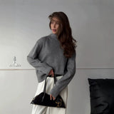 Women's Loose-Fit Solid Knit Sweater – A Casual and Comfortable Style for Every Day