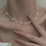 Elegant necklace with luminous pearls