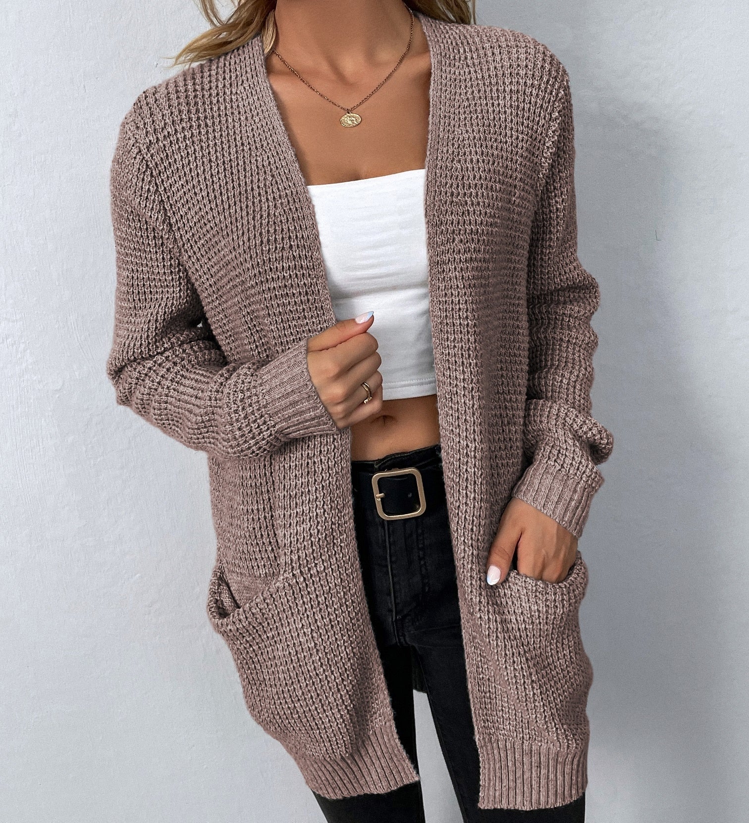 Long women's cardigan with pockets - Elegant and practical