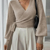 Elegant women's crossover sweater – Chic, modern style with puff sleeves